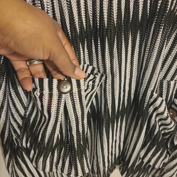 Surf Style | Black and White Contrast Stripe Swimsuit Cover-up Dress (Size XL) - Picture 10 of 16